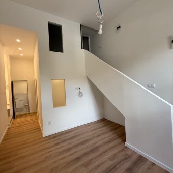 Eladó modern, fiatalos lakás kertkapcsolattal a 15. kerületben!