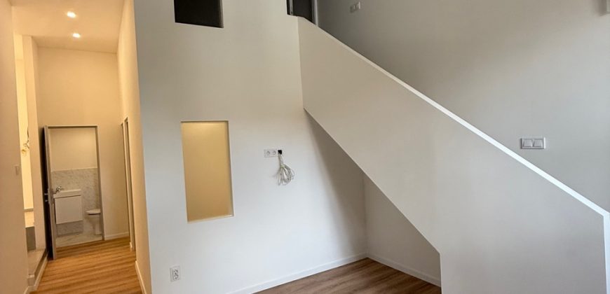 Eladó modern, fiatalos lakás kertkapcsolattal a 15. kerületben!