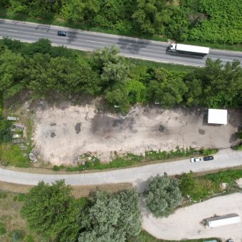 ELADÓ TATABÁNYA IPARI TERÜLETEN, MŰKÖDŐ IPARI PARKBAN 3518 M2-ES ÖNÁLLÓ, TEHERMENTES IPARI INGATLAN!