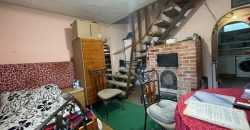 MONORON, PINCESORON, EZER PINCE VÁROSÁBAN ELADÓ EGY KEDVES KIS HÁZ BOROSPINCÉVEL!!  TEHERMENTES, AZONNAL BIRTOKBA VEHETŐ!!