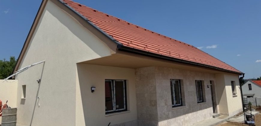 KISTARCSA HATÁRÁBAN ÚJ ÉPÍTÉSŰ IKERHÁZ ELADÓ KULCSRAKÉSZ ÁLLAPOTBAN!!