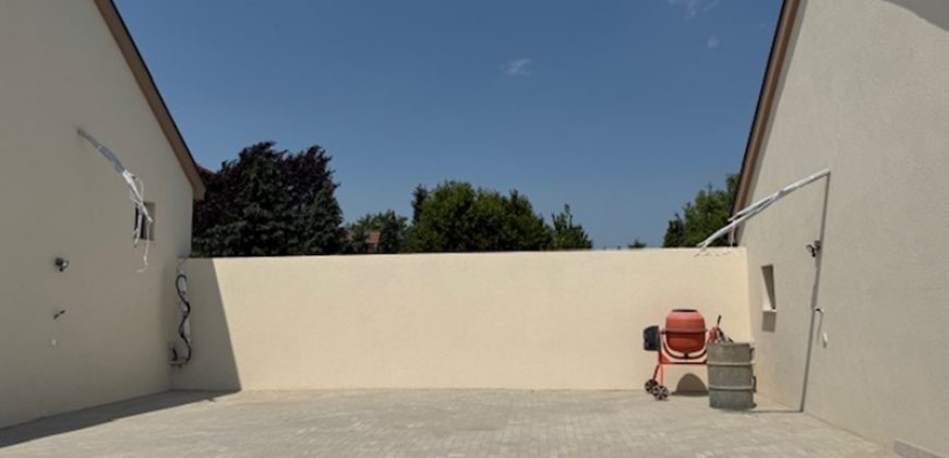 KISTARCSA HATÁRÁBAN ÚJ ÉPÍTÉSŰ IKERHÁZ ELADÓ KULCSRAKÉSZ ÁLLAPOTBAN!!