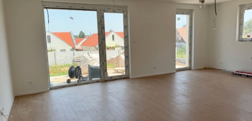 KISTARCSA HATÁRÁBAN ÚJ ÉPÍTÉSŰ IKERHÁZ ELADÓ KULCSRAKÉSZ ÁLLAPOTBAN!!