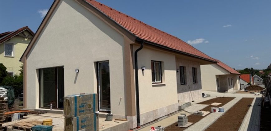 KISTARCSA HATÁRÁBAN ÚJ ÉPÍTÉSŰ IKERHÁZ ELADÓ KULCSRAKÉSZ ÁLLAPOTBAN!!
