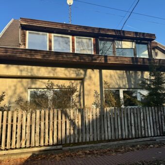 Újpest egyik legnépszerűbb utcájában körbejárható, önálló családi ház eladó, nagy telken!