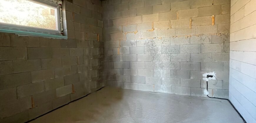 MADÁRCSICSERGŐS KÖRNYEZETBEN, PANORÁMÁS KILÁTÁSSAL, MÉGIS KÖZEL A FŐVÁROSHOZ IKERHÁZ MINDKÉT FELE ELADÓ!!!!