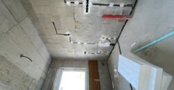 MADÁRCSICSERGŐS KÖRNYEZETBEN, PANORÁMÁS KILÁTÁSSAL, MÉGIS KÖZEL A FŐVÁROSHOZ IKERHÁZ MINDKÉT FELE ELADÓ!!!!
