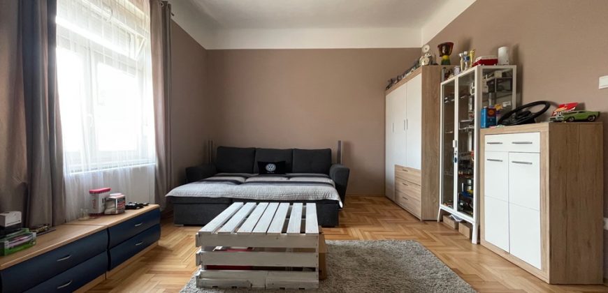 KISTARCSA VÁROSKÖZPONTJÁBAN KÉTSZOBÁS, HALLOS, BELSŐ UDVAROS, 62 M2-ES LAKÁS ELADÓ KIS LAKÓKÖZÖSSÉGBEN!!