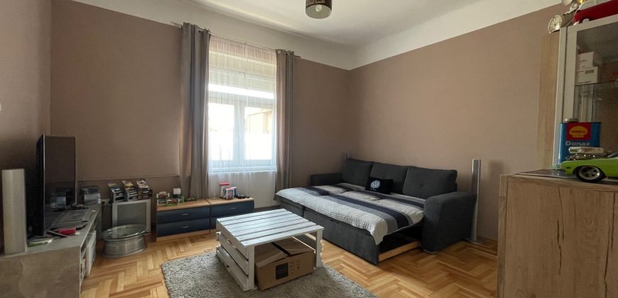 KISTARCSA VÁROSKÖZPONTJÁBAN KÉTSZOBÁS, HALLOS, BELSŐ UDVAROS, 62 M2-ES LAKÁS ELADÓ KIS LAKÓKÖZÖSSÉGBEN!!