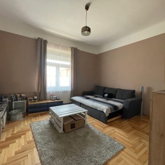 KISTARCSA VÁROSKÖZPONTJÁBAN KÉTSZOBÁS, HALLOS, BELSŐ UDVAROS, 62 M2-ES LAKÁS ELADÓ KIS LAKÓKÖZÖSSÉGBEN!!