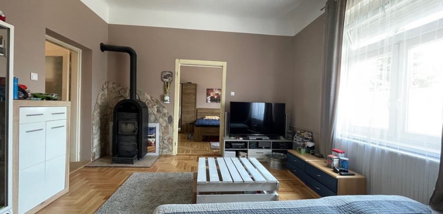 KISTARCSA VÁROSKÖZPONTJÁBAN KÉTSZOBÁS, HALLOS, BELSŐ UDVAROS, 62 M2-ES LAKÁS ELADÓ KIS LAKÓKÖZÖSSÉGBEN!!