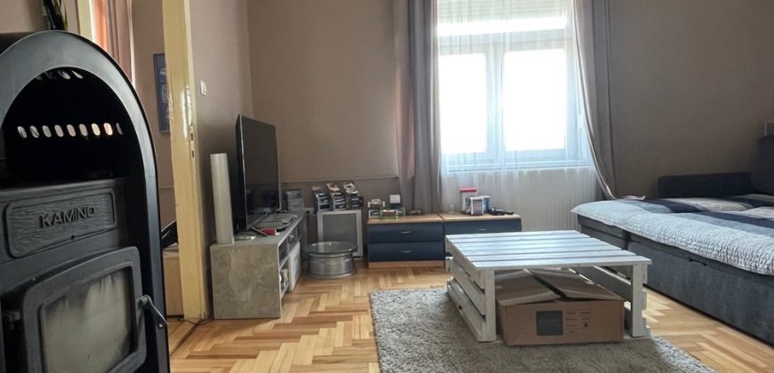 KISTARCSA VÁROSKÖZPONTJÁBAN KÉTSZOBÁS, HALLOS, BELSŐ UDVAROS, 62 M2-ES LAKÁS ELADÓ KIS LAKÓKÖZÖSSÉGBEN!!