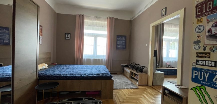 KISTARCSA VÁROSKÖZPONTJÁBAN KÉTSZOBÁS, HALLOS, BELSŐ UDVAROS, 62 M2-ES LAKÁS ELADÓ KIS LAKÓKÖZÖSSÉGBEN!!