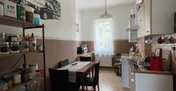 KISTARCSA VÁROSKÖZPONTJÁBAN KÉTSZOBÁS, HALLOS, BELSŐ UDVAROS, 62 M2-ES LAKÁS ELADÓ KIS LAKÓKÖZÖSSÉGBEN!!
