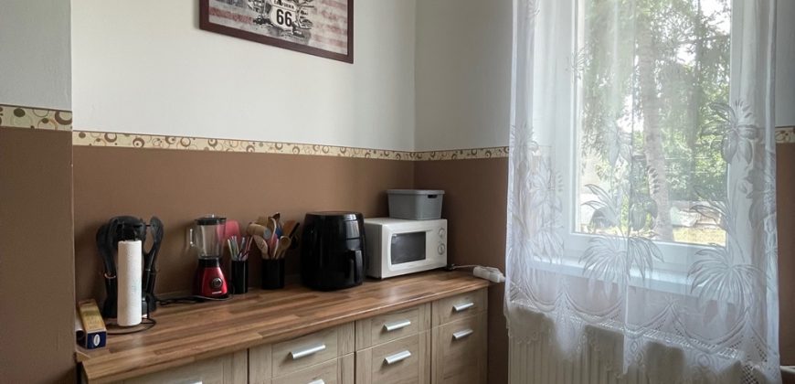 KISTARCSA VÁROSKÖZPONTJÁBAN KÉTSZOBÁS, HALLOS, BELSŐ UDVAROS, 62 M2-ES LAKÁS ELADÓ KIS LAKÓKÖZÖSSÉGBEN!!