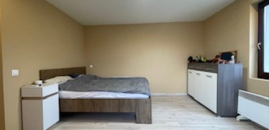 SOMLÓ-HEGY ASZFALTOZOTT UTCÁJÁBAN, SOMLÓI BORVIDÉKEN, PANORÁMÁS KILÁTÁSSAL, FELÚJÍTOTT CSALÁDI HÁZ ELADÓ!