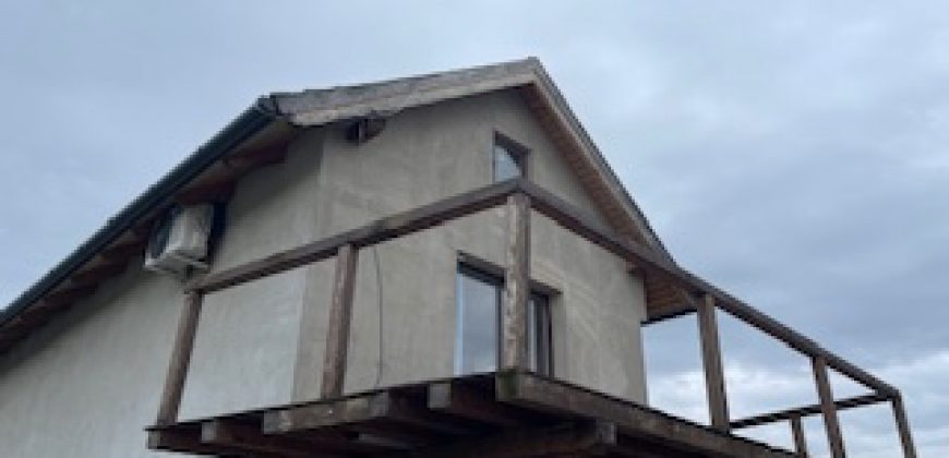 SOMLÓ-HEGY ASZFALTOZOTT UTCÁJÁBAN, SOMLÓI BORVIDÉKEN, PANORÁMÁS KILÁTÁSSAL, FELÚJÍTOTT CSALÁDI HÁZ ELADÓ!