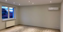 Rákospalotán, Zugló határában, az M3 bevezető szakasza mellett, családi házas övezetben lévő, teljes körűen felújított ház hosszútávra kiadó cégek számára.