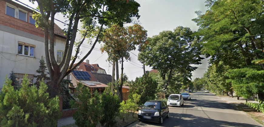 ZUGLÓ KERTVÁROSI CSENDES UTCÁJÁBAN 1100 M2-ES TELEK ELADÓ BONTANDÓ HÁZZAL.