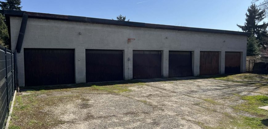 ZUGLÓ KERTVÁROSI CSENDES UTCÁJÁBAN 1100 M2-ES TELEK ELADÓ BONTANDÓ HÁZZAL.