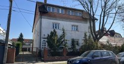 ALSÓRÁKOS CSENDES, ÁTMENŐ FORGALOMTÓL MENTES UTCÁJÁBAN, TÖBB LAKÁSBÓL ÁLLÓ CSALÁDI HÁZAT KÍNÁLUNK ELADÁSRA.