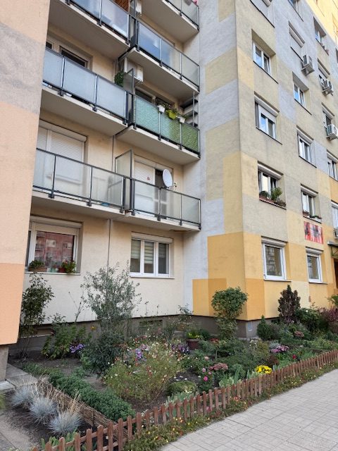 15.KERÜLET ZSÓKAVÁR UTCÁBAN PANELPROGRAMOS HÁZ 7. EMELTÉN FELÚJÍTOTT LAKÁS KIADÓ!