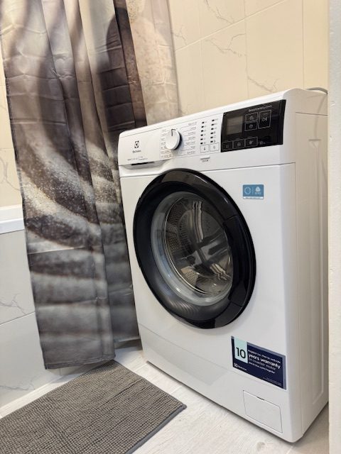 15.KERÜLET ZSÓKAVÁR UTCÁBAN PANELPROGRAMOS HÁZ 7. EMELTÉN FELÚJÍTOTT LAKÁS KIADÓ!