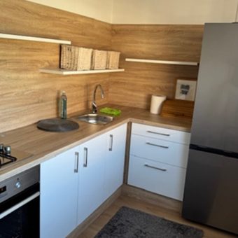 15.KERÜLET ZSÓKAVÁR UTCÁBAN PANELPROGRAMOS HÁZ 7. EMELTÉN FELÚJÍTOTT LAKÁS KIADÓ!