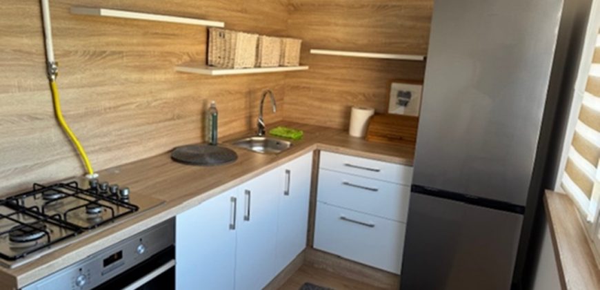 15.KERÜLET ZSÓKAVÁR UTCÁBAN PANELPROGRAMOS HÁZ 7. EMELTÉN FELÚJÍTOTT LAKÁS KIADÓ!