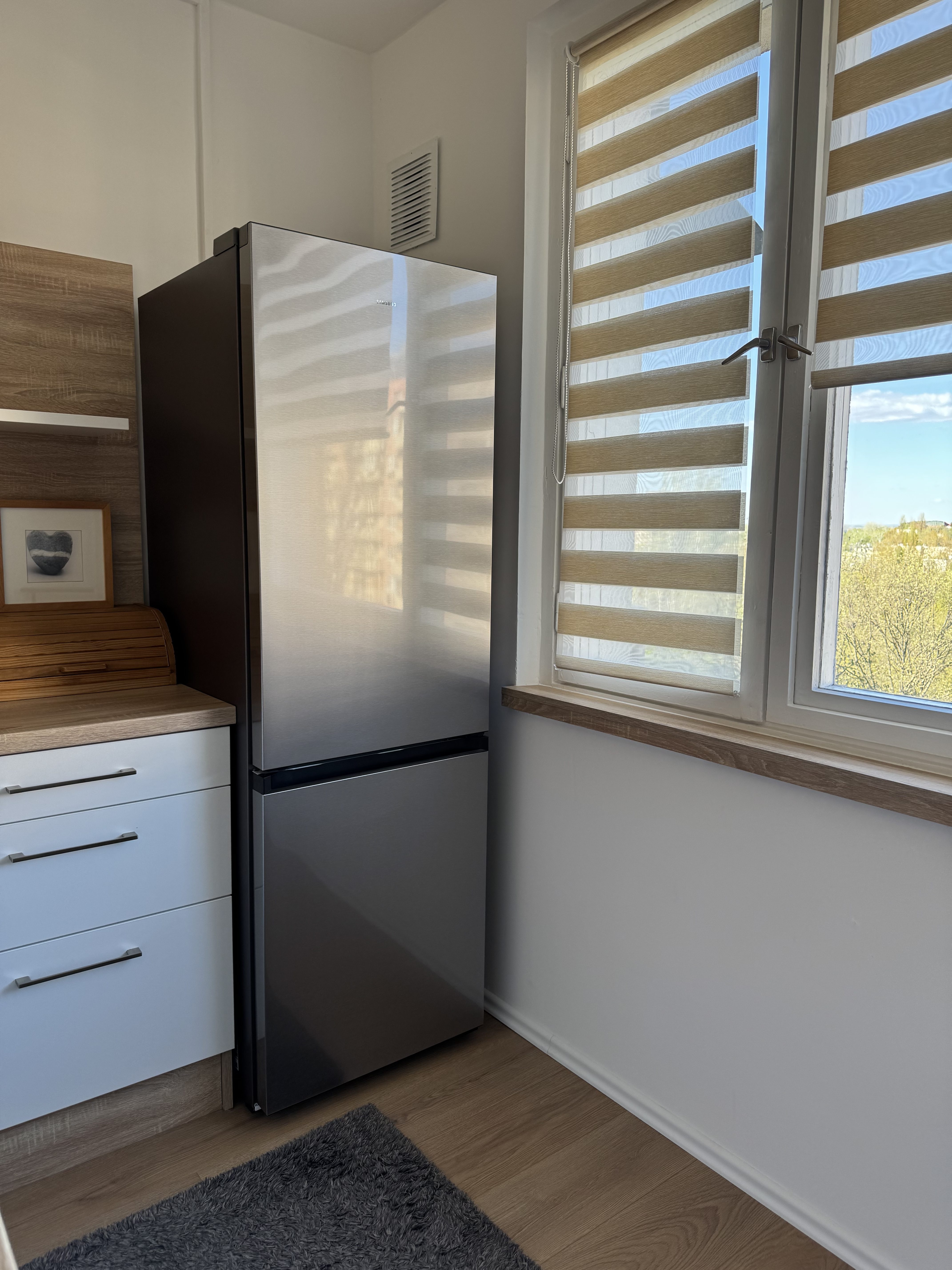 15.KERÜLET ZSÓKAVÁR UTCÁBAN PANELPROGRAMOS HÁZ 7. EMELTÉN FELÚJÍTOTT LAKÁS KIADÓ!