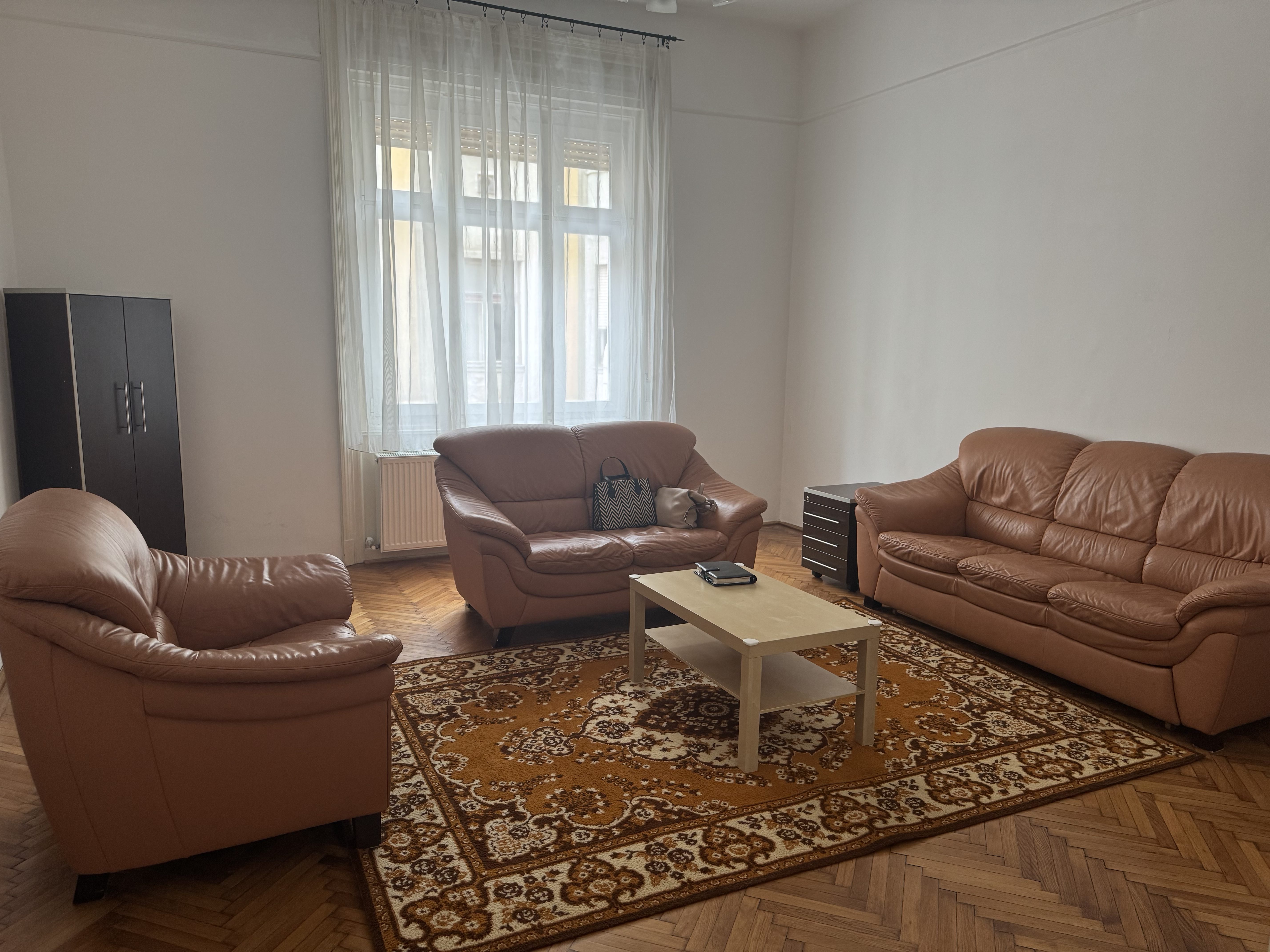 KÖZÉP-FERENCVÁROS LEGKIEMLKEDŐBB RÉSZÉN AZ ANGYAL UTCÁNBAN, JÓ ÁLLAPOTÚ LAKÁST KÍNÁLUNK ELADÁSRA.