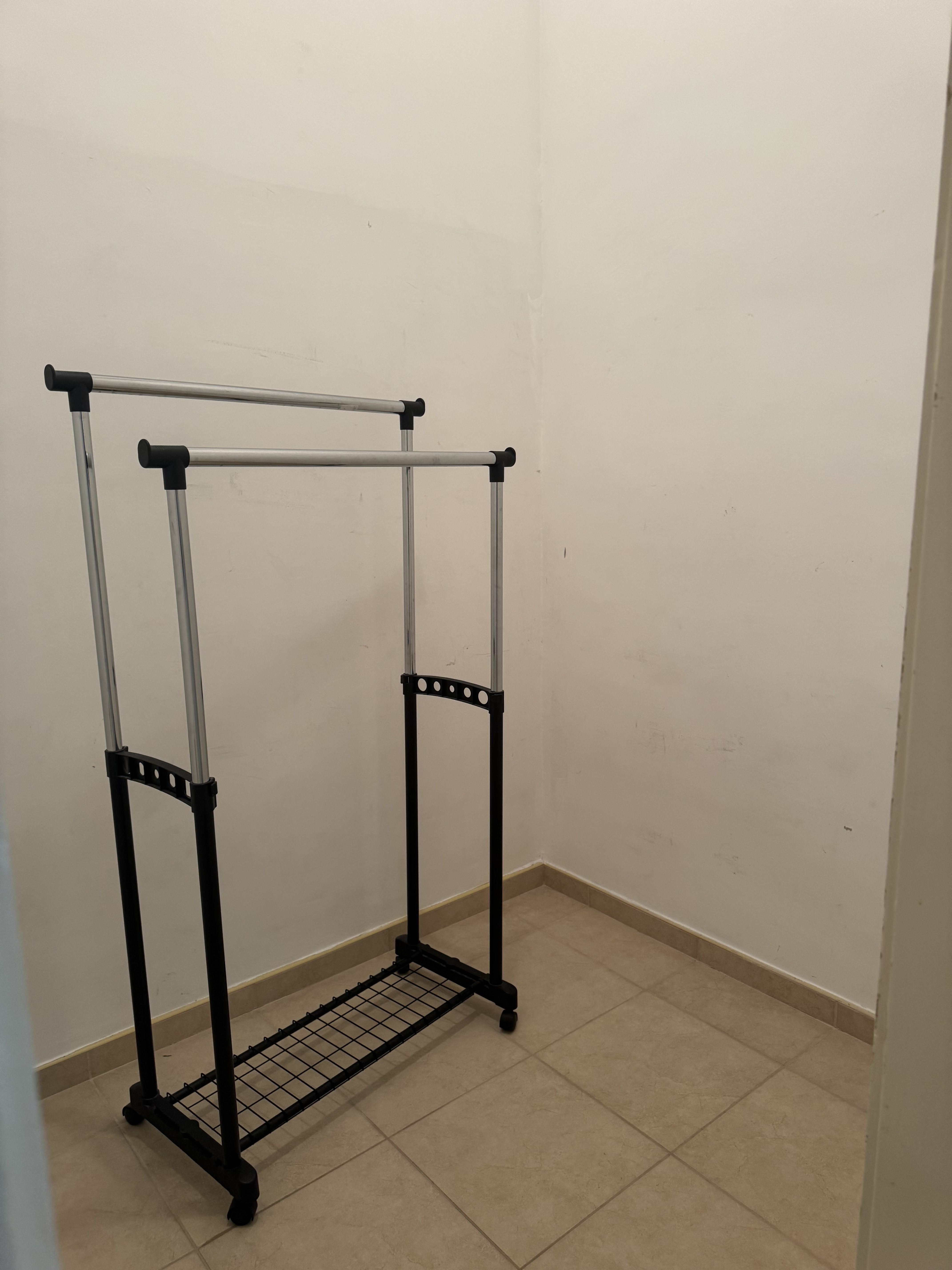 KÖZÉP-FERENCVÁROS LEGKIEMLKEDŐBB RÉSZÉN AZ ANGYAL UTCÁNBAN, JÓ ÁLLAPOTÚ LAKÁST KÍNÁLUNK ELADÁSRA.