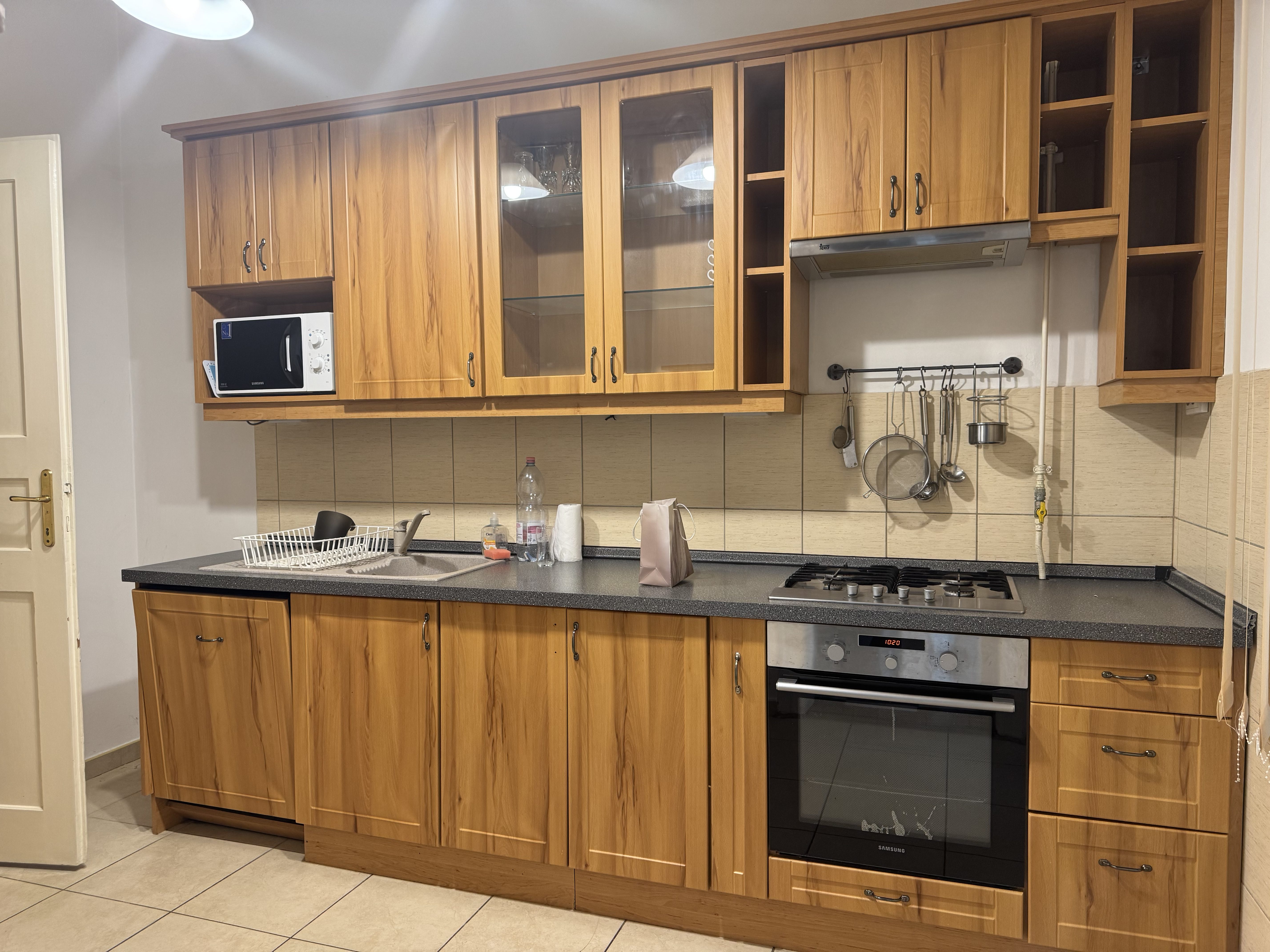 KÖZÉP-FERENCVÁROS LEGKIEMLKEDŐBB RÉSZÉN AZ ANGYAL UTCÁNBAN, JÓ ÁLLAPOTÚ LAKÁST KÍNÁLUNK ELADÁSRA.