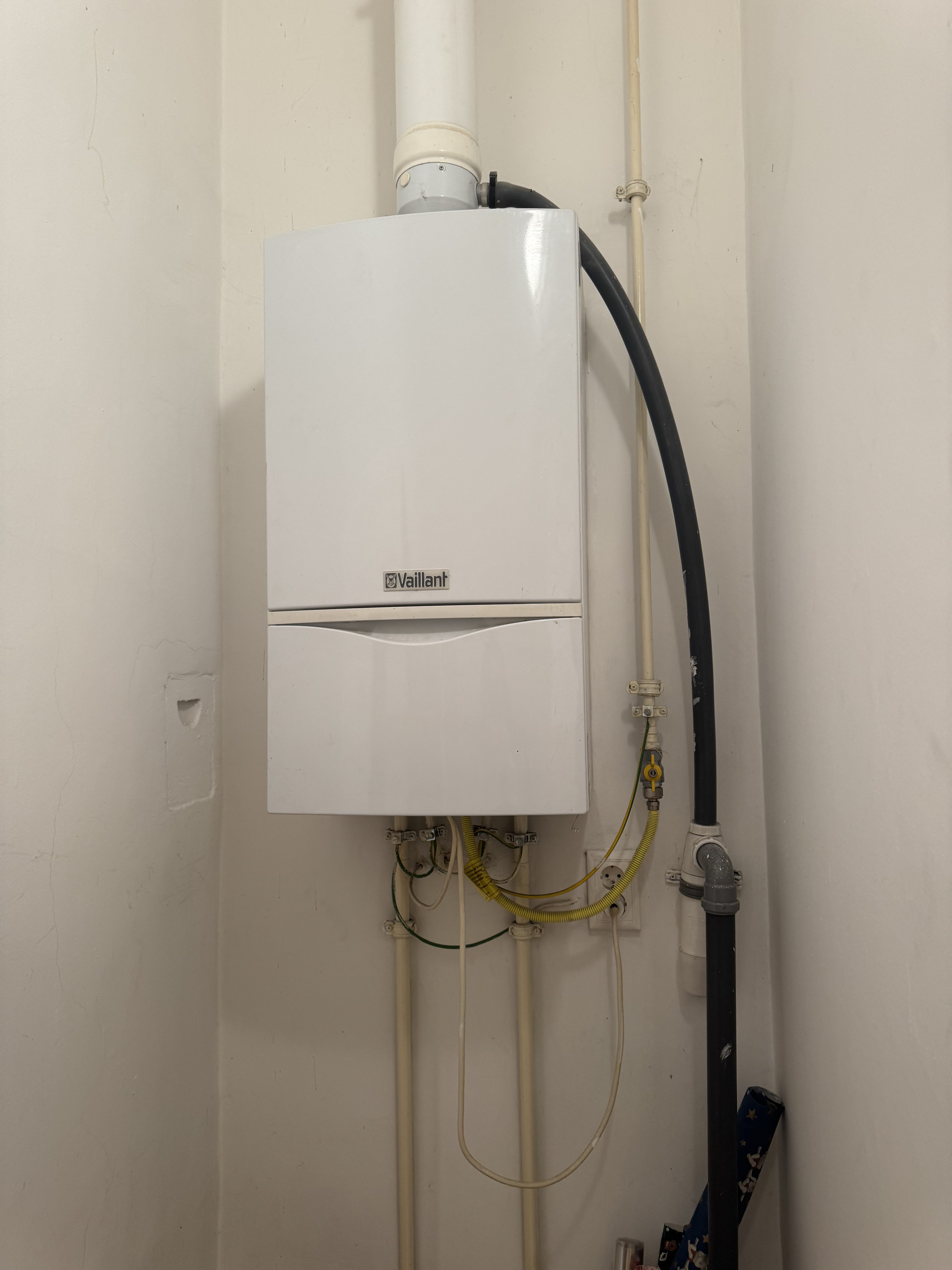 KÖZÉP-FERENCVÁROS LEGKIEMLKEDŐBB RÉSZÉN AZ ANGYAL UTCÁNBAN, JÓ ÁLLAPOTÚ LAKÁST KÍNÁLUNK ELADÁSRA.