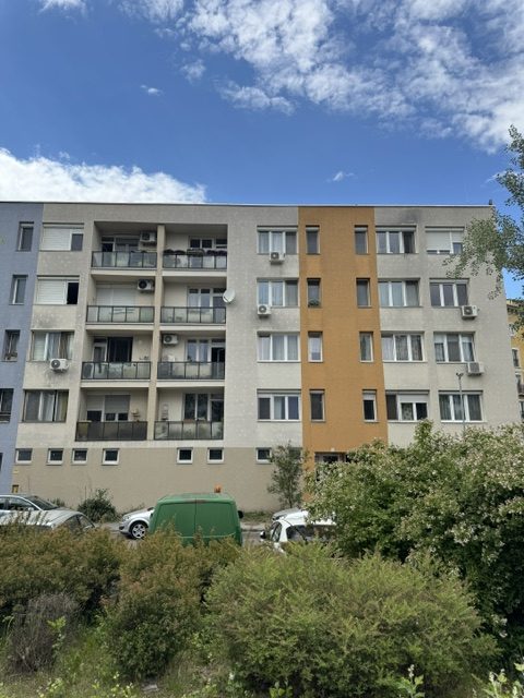 ÚJPEST FORGALOMTÓL MENTES CSENDES UTCÁJÁBAN – ELADÁSRA KÍNÁLUNK EGY SZÉP ÁLLAPOTÚ, ERKÉLYES TÁRSASHÁZI LAKÁST!