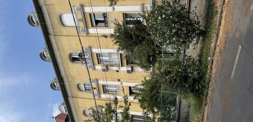 ELADÁSRA KÍNÁLUNK HERMINAMEZŐ EGYIK LEGJOBB RÉSZÉN, EGY 3. EMELETI JÓ ÁLLAPOTÚ TÁRSASHÁZI LAKÁST!